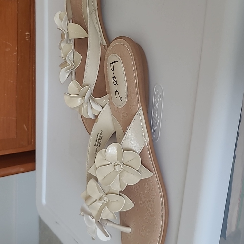 b.o.c. Floral Sandals - Picture 8 of 9